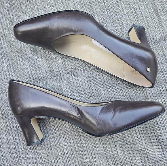 Etienne Aigner Shoes - Vintage Etienne Aigner Leather Pumps 7M
